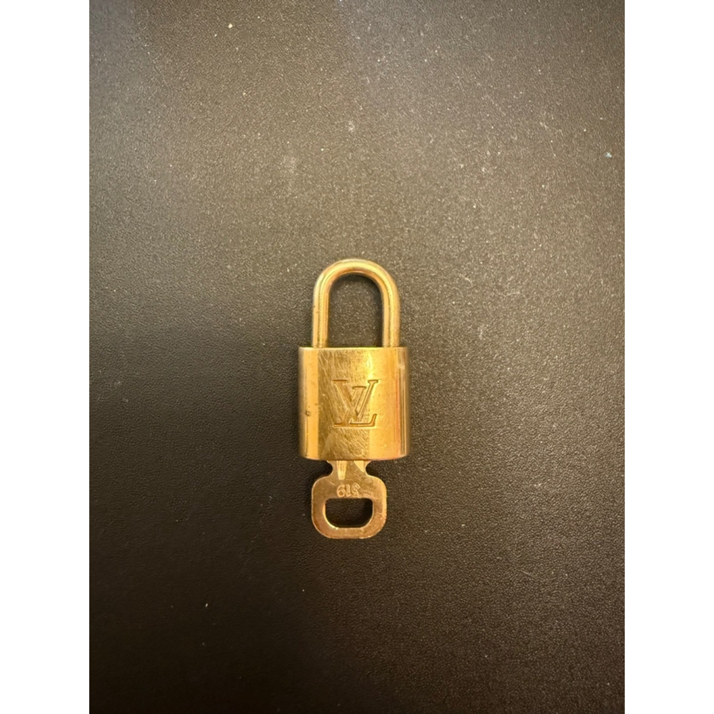 LV Lock & Key #319 - Picture 2 of 3
